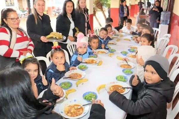 Se inicia provisión de almuerzo escolar a cuatro instituciones educativas del sector rural de Carapeguá - Nacionales - ABC Color