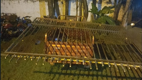 Roban hasta un portón en Minga Guazú - Noticias Paraguay