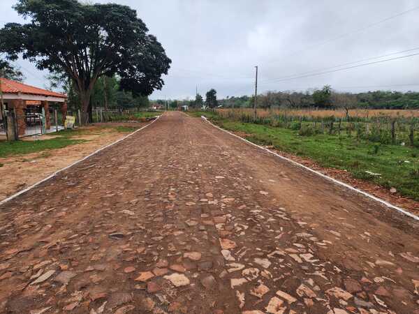 Inauguraron obra de empedrado en Natalicio Talavera.