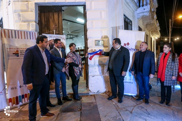 En Ñeembucú, la Secretaría de Cultura entregó equipamientos a la Biblioteca Pública
