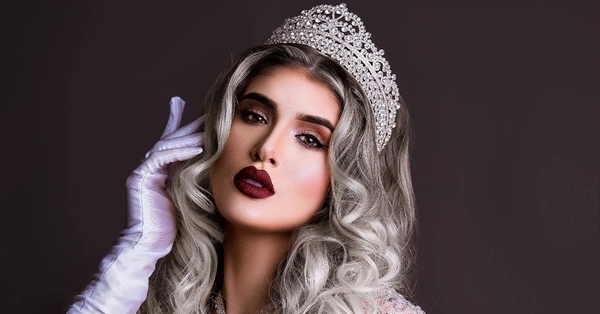 Reina de belleza se agrandó los pechos y no contó ante por temor a la gente mala