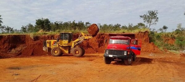 Municipio de Tacuatí ejecuta trabajos viales de reparación y mantenimiento de caminos vecinales - .::RADIO NACIONAL::.
