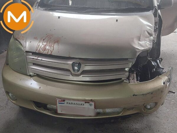 Detienen a tres extranjeros que circulaban en un automóvil sin una rueda y con rastros de sangre · Radio Monumental 1080 AM