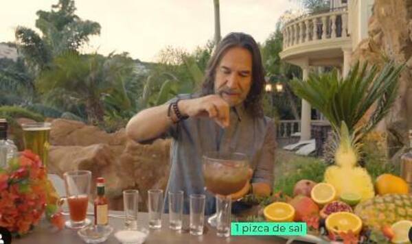 [VIDEO] Marco Antonio Solís enseña a preparar trago con tequila