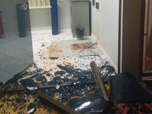 Entre seis y siete personas habrían robado un cajero en Alto Paraná | 1000 Noticias