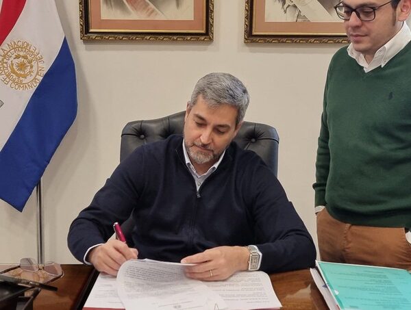 Ejecutivo presenta iniciativa para crear una comisión de estudio del sistema de jubilaciones del sector público · Radio Monumental 1080 AM