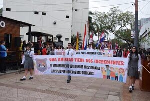 Jóvenes desfilaron en festejo anticipado por el Día de la Amistad. - Nacionales - ABC Color