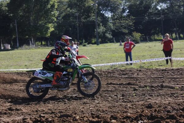 Otra atractiva competencia de Motocross en el circuito de Villeta - ABC Motor 360 - ABC Color