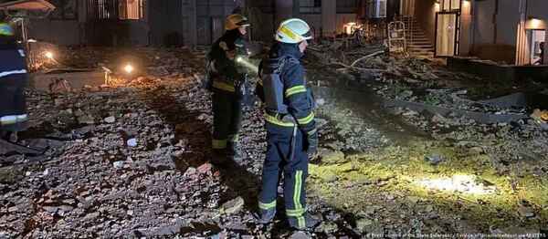 Ataque ruso contra edificio deja cinco heridos en Dnipro