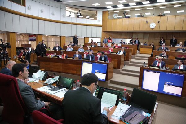 La libertad de expresión y el libre ejercicio del periodismo heridos en el Senado - La Tribuna