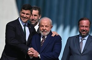 Santiago Peña defiende ante Lula renegociar el acuerdo sobre Itaipú - Mundo - ABC Color