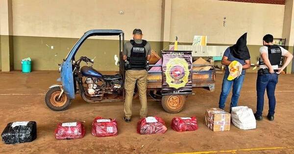 La Nación / Comisan marihuana oculta en motocarro