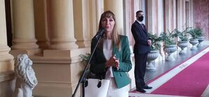 Carla Bacigalupo evita concurso en sugestivas contrataciones en el Ministerio de Trabajo - Política - ABC Color
