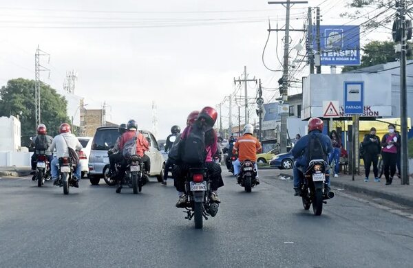 Transporte reconoce ante deficiente servicio, ciudadanía opta por movilidad propia - Economía - ABC Color