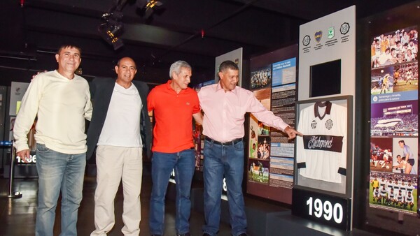 ÚH con campeones del 90