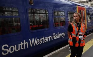 Una nueva jornada de huelga paraliza la mitad del servicio de trenes en Reino Unido - Mundo - ABC Color