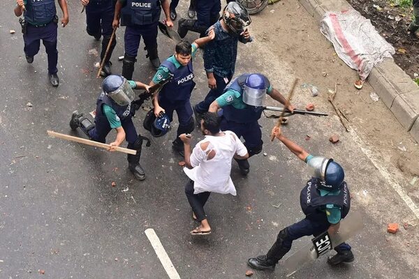 Opositores y la Policía se enfrentan en Bangladesh entre protestas contra el Gobierno - Mundo - ABC Color