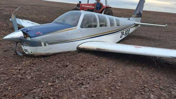 Avioneta sufre aterrizaje forzozo y cuatro ocupantes salen ilesos en Curuguaty