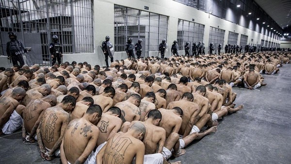 El Salvador planea juicios masivos contra pandilleros