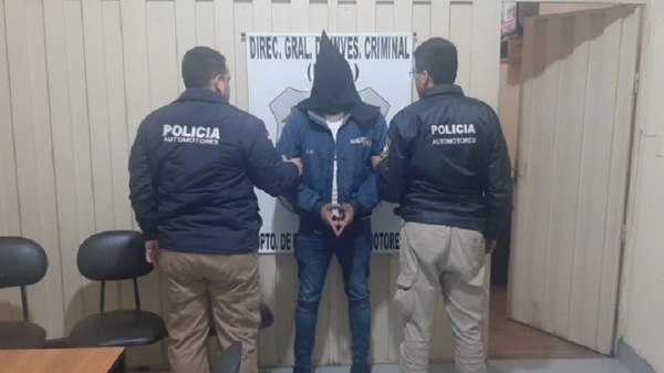 Detienen a sujeto que habría robado un vehículo con una grúa - Noticias Paraguay