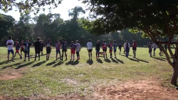Club Pettirossi organiza evento para instalar iluminación en campo de fútbol