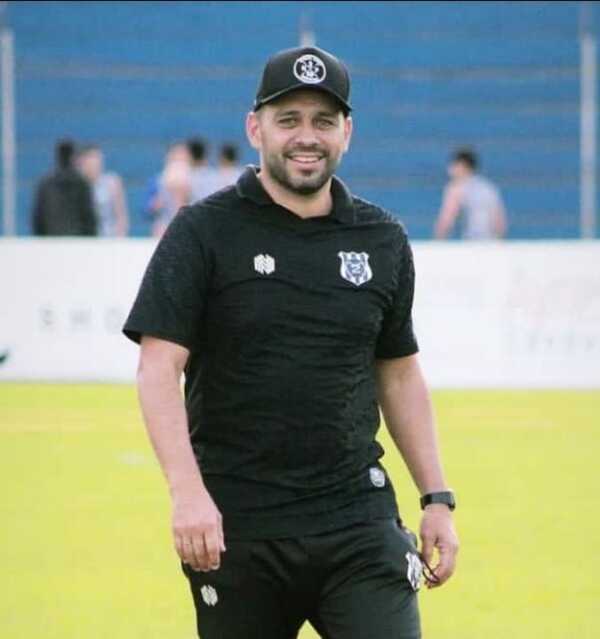 DT Felipe Giménez: "Que la Copa Paraguay no nos haga perder el objetivo, que es la Intermedia"