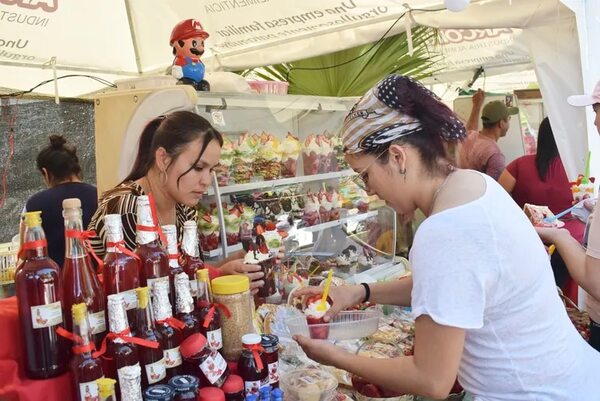 Expo frutilla y colorida artesanía en el Día de la Amistad en Areguá - Nacionales - ABC Color