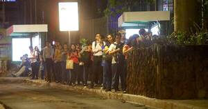 La Nación / Asunción: espera por bus supera las 2 horas diarias