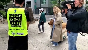 Hombre en Japón asume ser un perro collie | OnLivePy