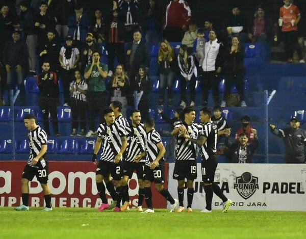 Sportivo Ameliano vs. Libertad: Andar perfecto del Gumarelo - Libertad - ABC Color