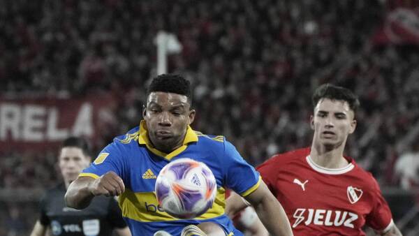 Boca Juniors derrota a Independiente mientras espera por Cavani