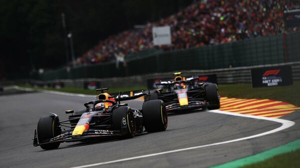 Versus / Max Verstappen gana en Bélgica su octava carrera consecutiv