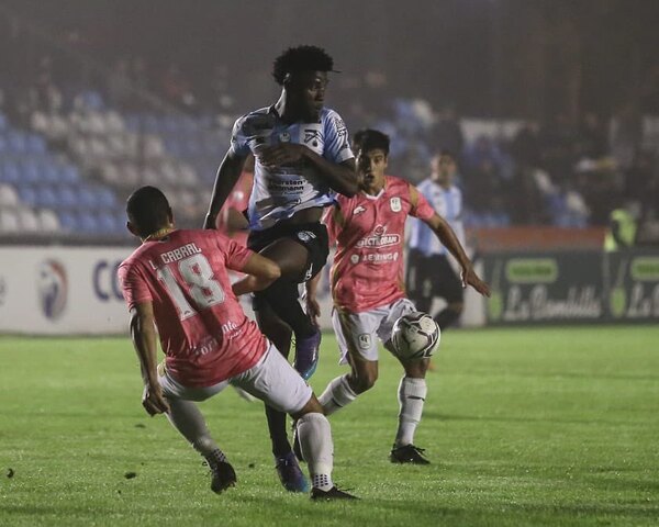 Choque de rivales directos en Guairá
