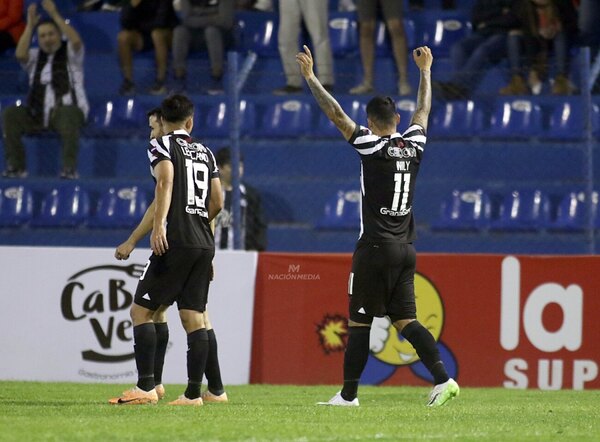 Versus / El golazo de tiro libre de William Mendieta para romper el cero contra Ameliano