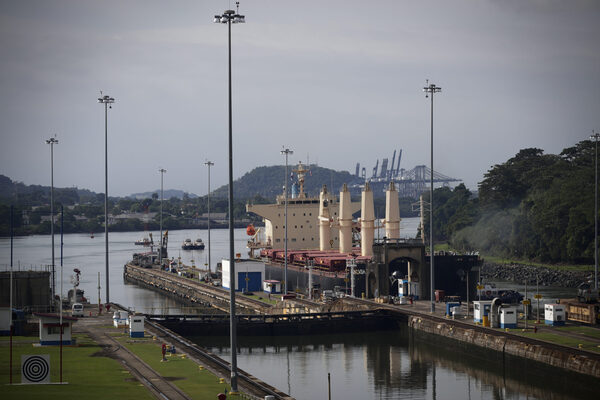 Empujado por la sequía, el Canal de Panamá reduce el tránsito diario a 32 embarcaciones - MarketData