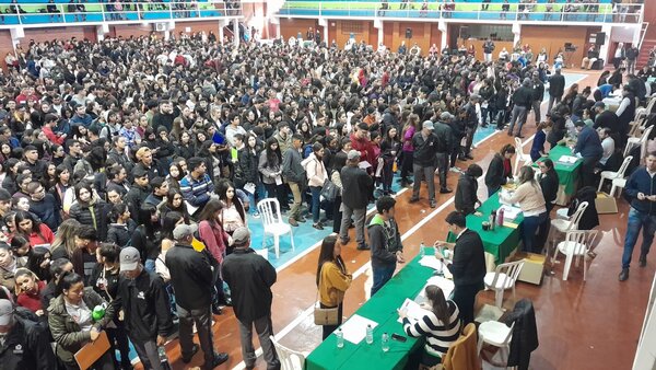 Desembolsan becas universitarias a 1.600 jóvenes de Itapúa | 1000 Noticias