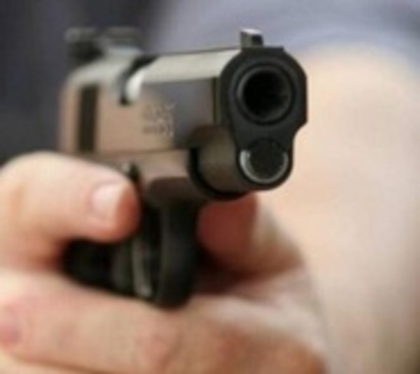 Hieren de tres balazos a un joven en San Antonio - Paraguay.com
