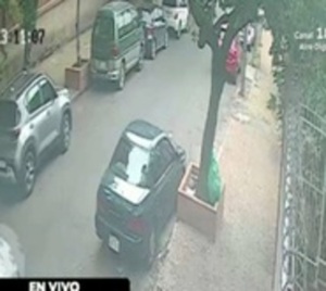 En menos de un minuto llevaron un automóvil - Paraguay.com