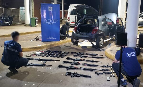 Detienen a un hombre que intentó cruzar el puente San Roque González con 12 armas de guerra
