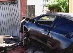 Conductor sufre amputación y acompañante fallece en fuerte choque