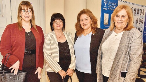 Disertación y brindis en la Academia de Historia
