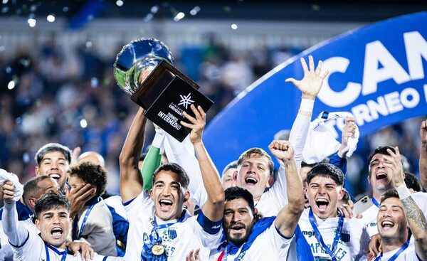 Versus / Un paraguayo gritó campeón en el fútbol uruguayo