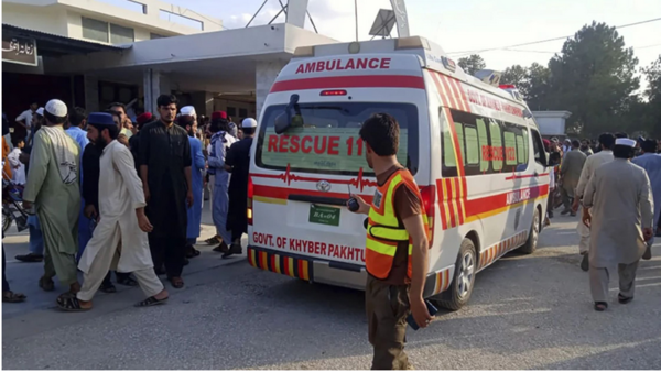 Pakistán: al menos 40 personas mueren en explosión de bomba