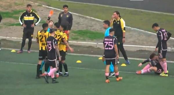 [VIDEO] ¿Qué dirá Neymar? Árbitro declaró so’o un chute tras acusar un cabezazo