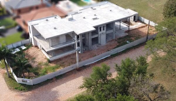 Titular del JEM construye mansión en un exclusivo barrio de Lambaré - Política - ABC Color