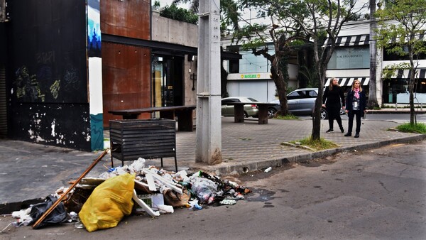 Vecinos sufren polución sonora y caos vehicular en zona residencial