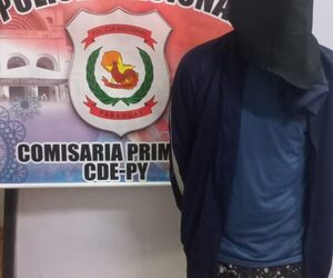 Detienen a hombre con orden de captura