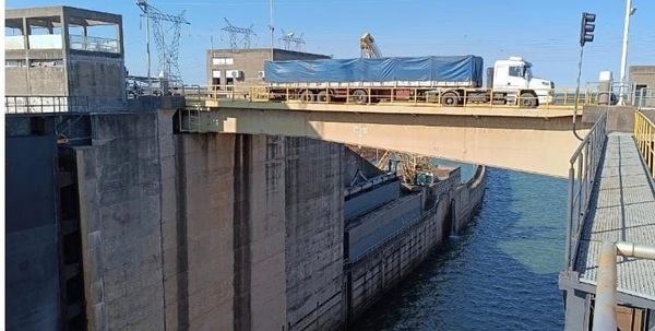 Yacyretá recibe equipos para rehabilitación de generadores eléctricos