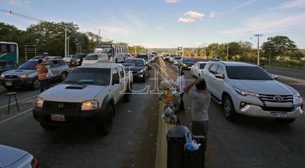 Diario HOY | Camioneros cuestionan estrepitosa subida de peaje en Ypacaraí
