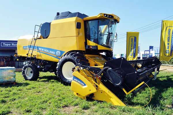 Tape Ruvicha con maquinarias New Holland